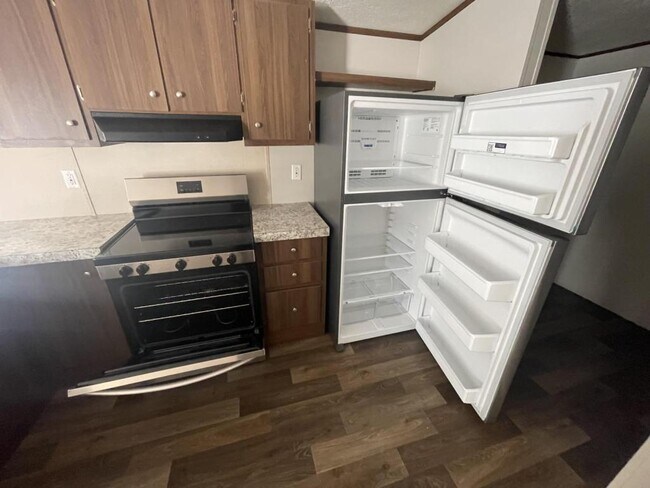 Photo - 555 Crandlemire Rd