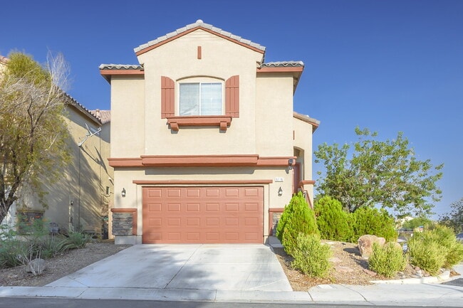 Building Photo - "Spacious 4-Bed Oasis with Outdoor Kitchen & Hardwood Elegance in North Las Vegas!"