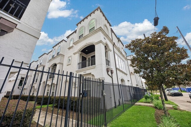 Building Photo - 2710 Freund St