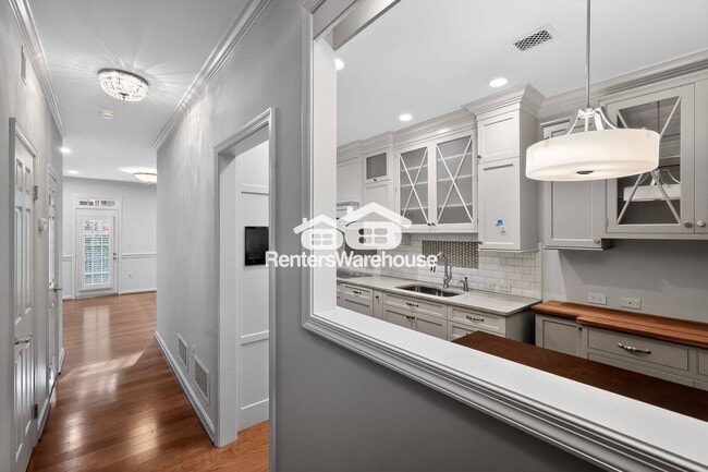 Photo - 986 N Royal St