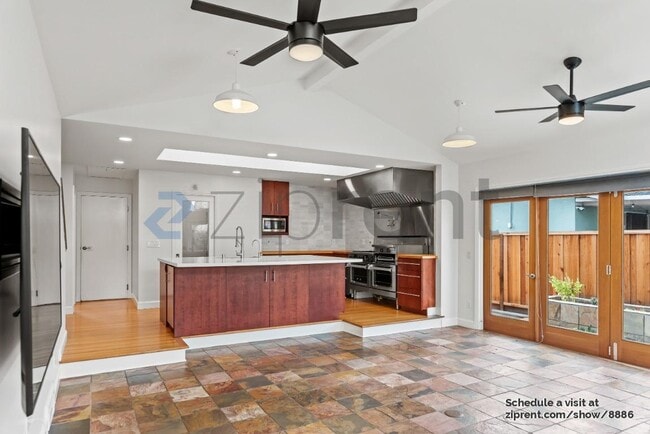 Photo - 475 Roading Dr