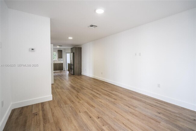 Photo - 1850 S Treasure Dr Unidad 5