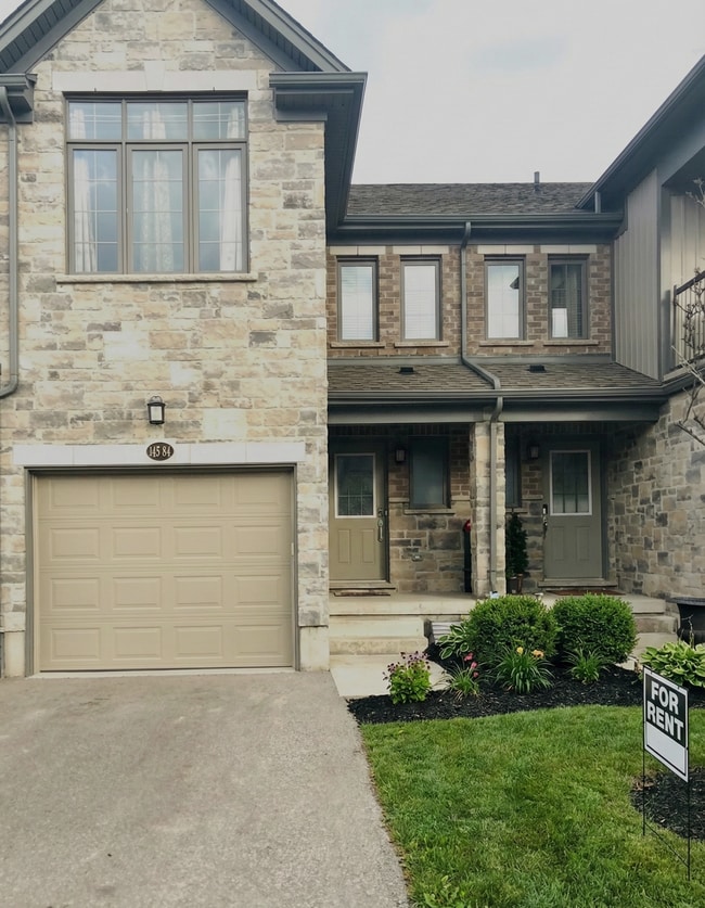 Building Photo - 145-145 S Creek Dr