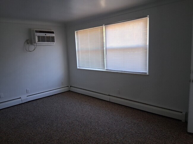 Living Room - 2605 Chesterfield Ct