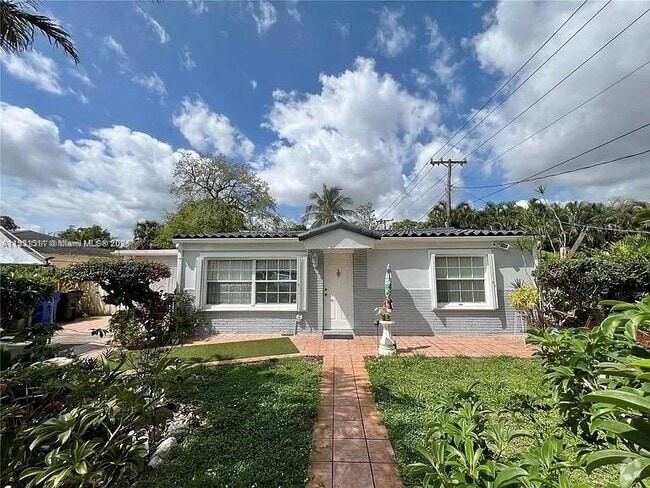 Building Photo - 1465 SW 28th Way Rental