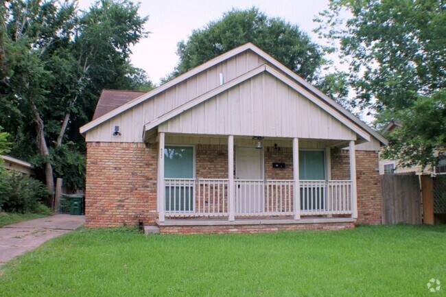 Building Photo - 8241 Glenview Dr Rental