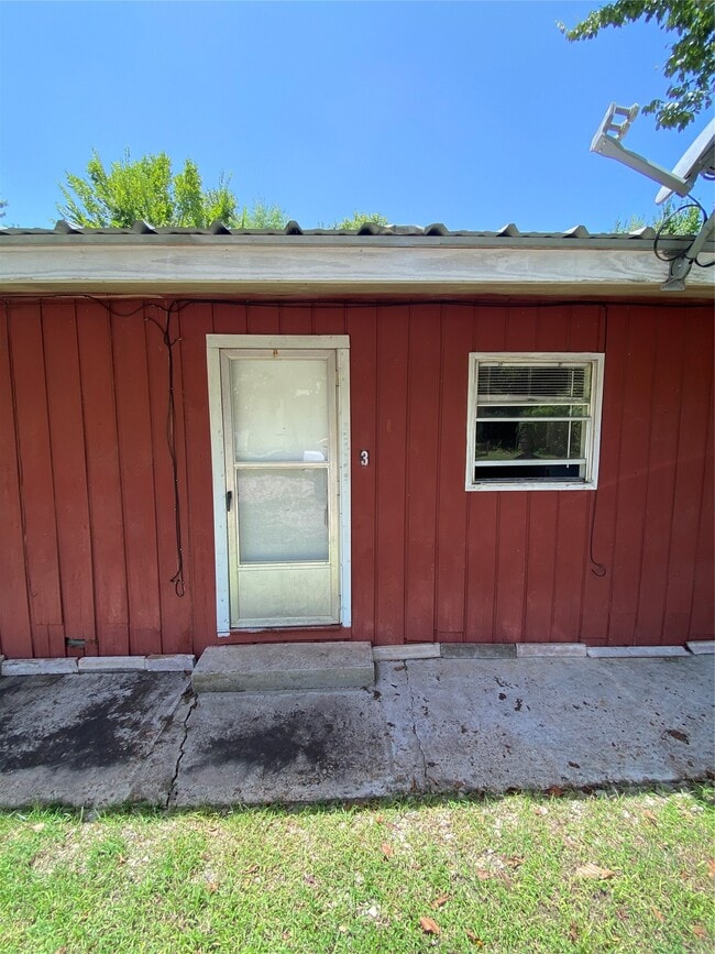 Building Photo - 2018 Ave L 1/2 Unit 3