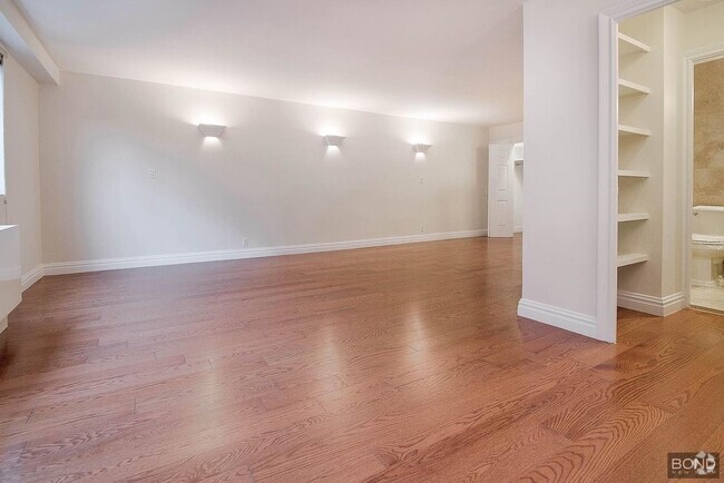 Building Photo - 330 W 45th St Unit 7H Rental