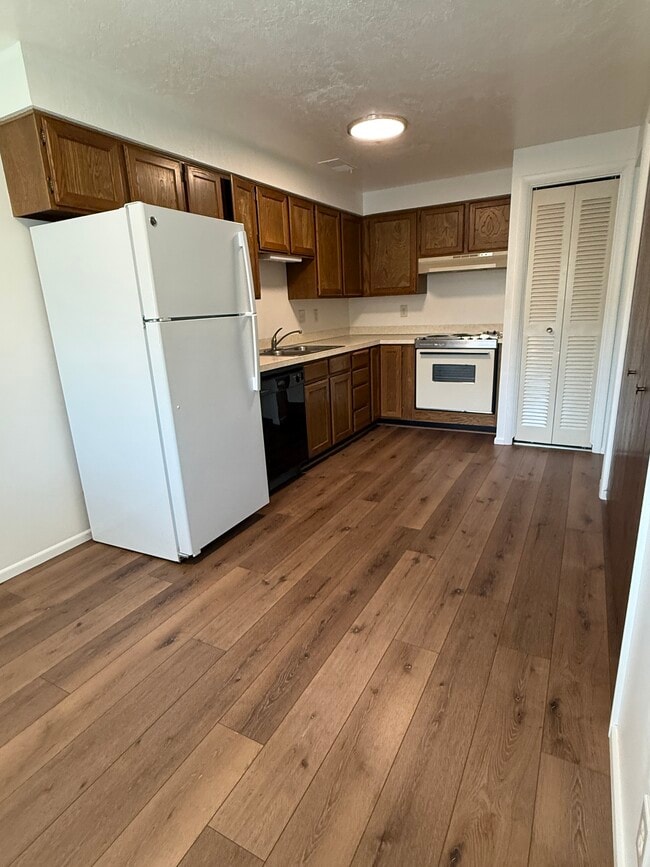 Photo - 2196 w 5600 s