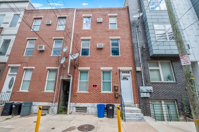 Building Photo - 1621 Ogden St Unit 2