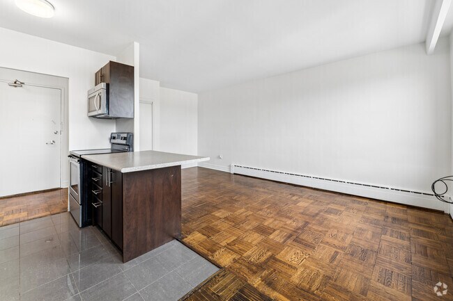 1BR, 1BA - 543SF - Kitchen/Living Room