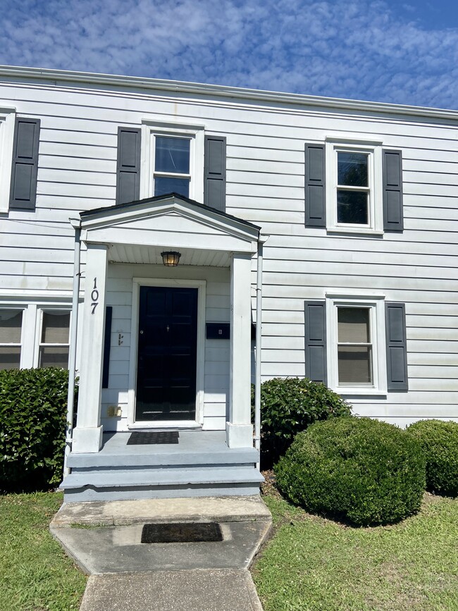 Front Door Entrance - 107 Jackson St Unidad Apartment C