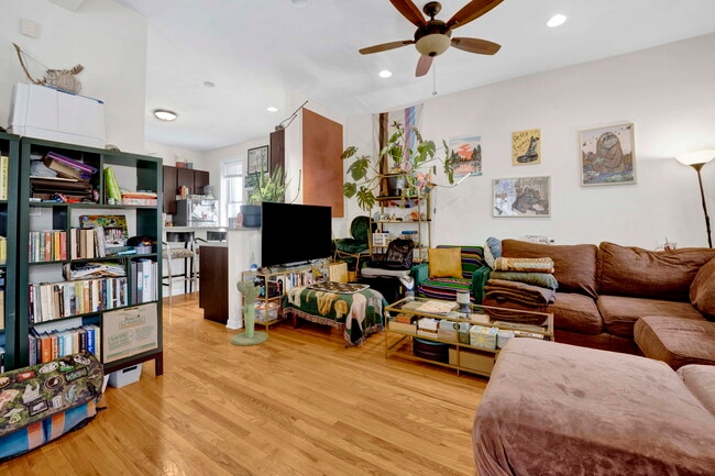 Photo - 1903 W Dickens Ave