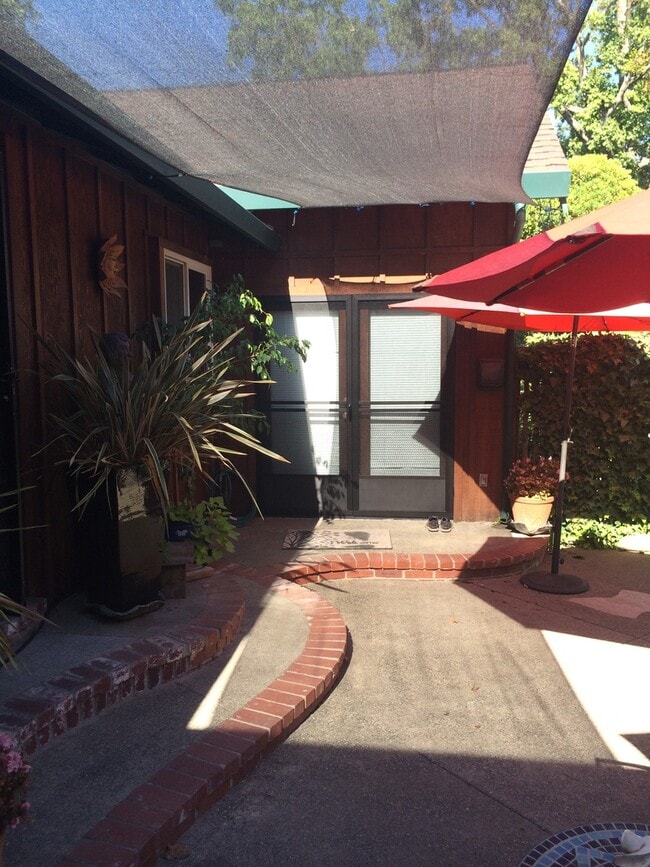 Photo - Adorable Studio Apartment with a Loft-$300...