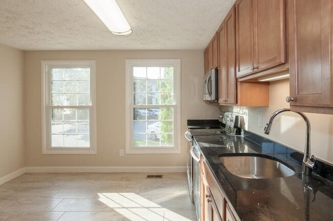 Photo - 2911 Bridgehampton Ct