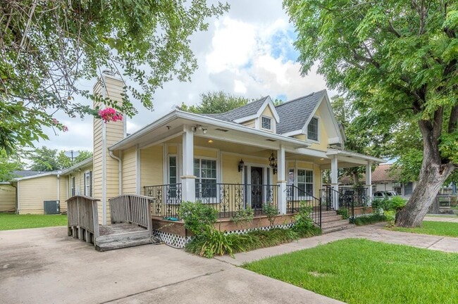 Photo - 1535 W 25th St