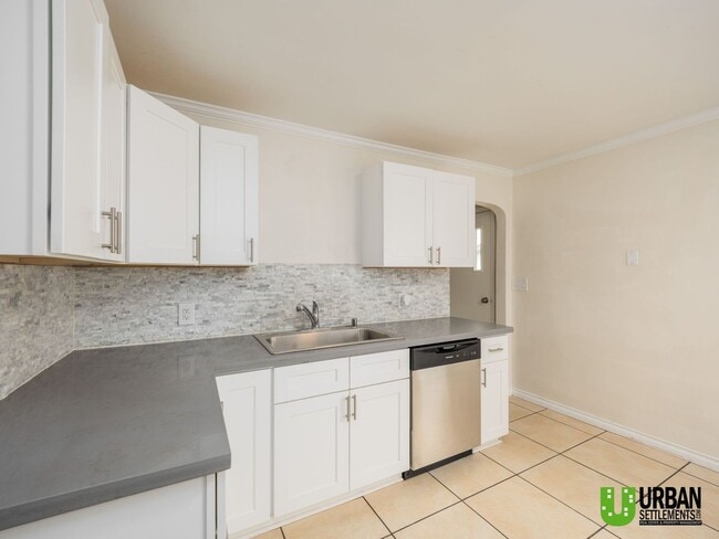 Photo - 3104 W Heroy Ave