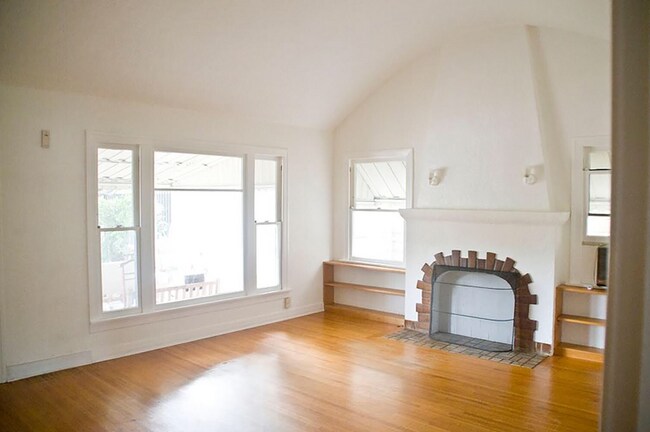 Living room - 13855 Vanowen St