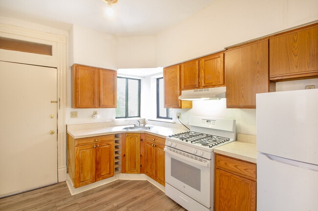 Building Photo - 405 Peebles St Unit 2