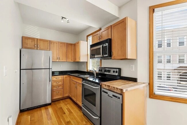Photo - 609 Dorchester Ave Unit R1