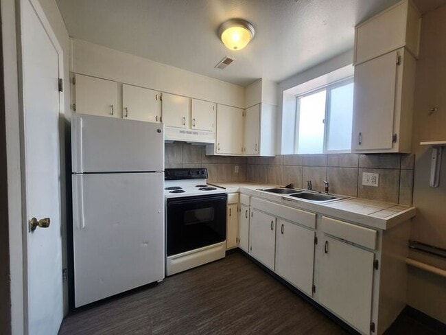 Photo - Cozy 2-Bedroom – Utilities Included!