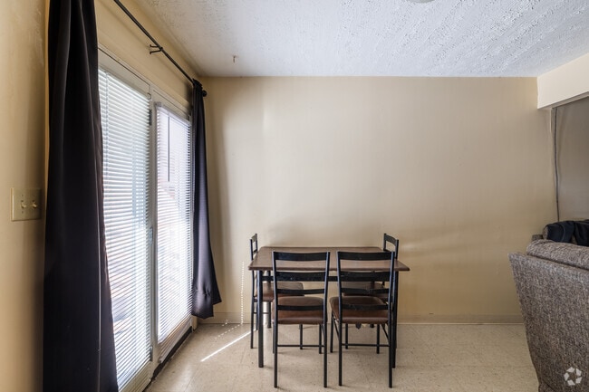 3BR, 1.5BA - 950SF - Dining Area