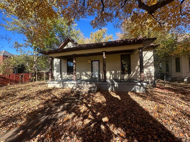 Building Photo - 218 Holmes St Unit A