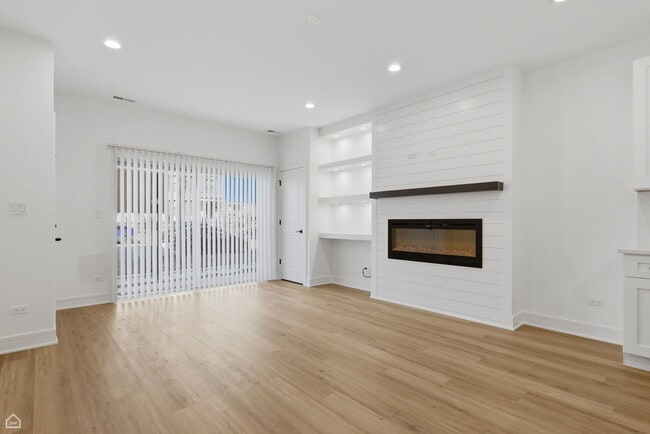 Photo - 4841 S Prairie Ave