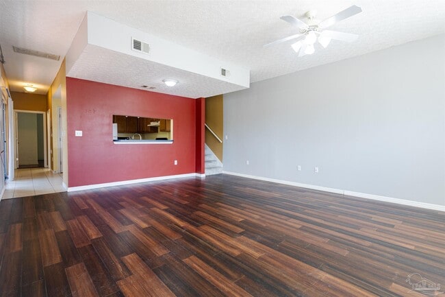 Photo - 13 Chatelaine Cir SE