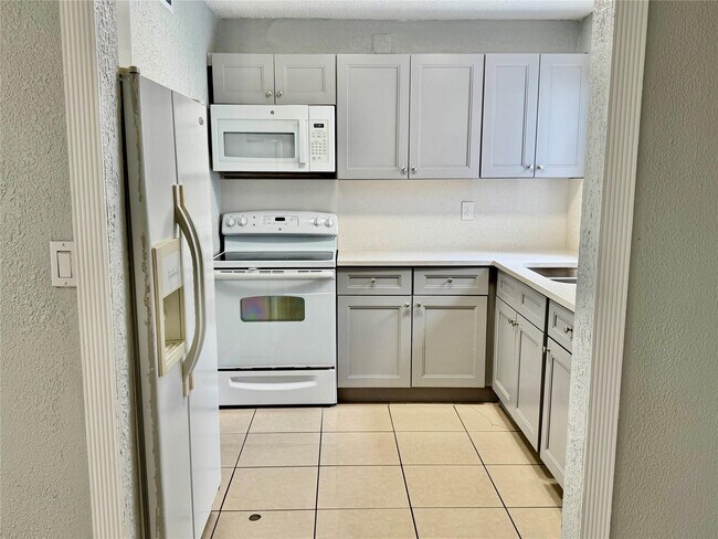 Photo - 7951 SW 6th St