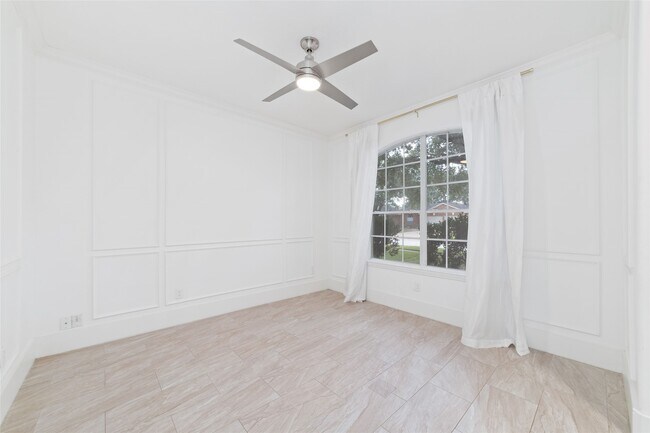 Photo - 5214 Bay Pines Dr