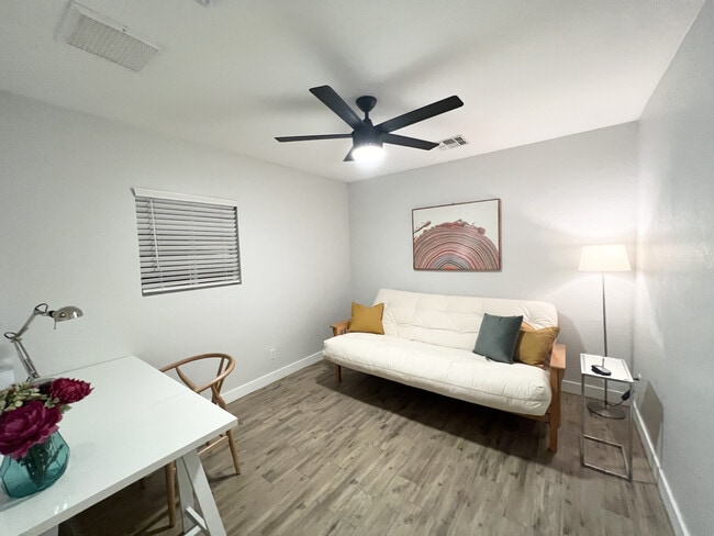 Photo - 1618 E Glenrosa Ave