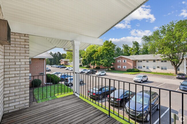 2BR, 1BA - 920SF - Balcony