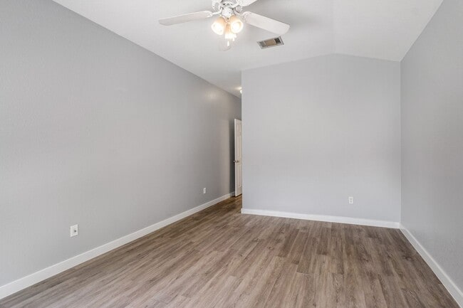 Building Photo - Imagine Coming Home to Comfort, Convenience & Style in North Austin!