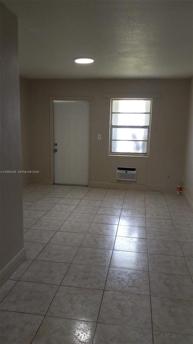 Photo - 1462 NW 2nd Ave Unidad 2