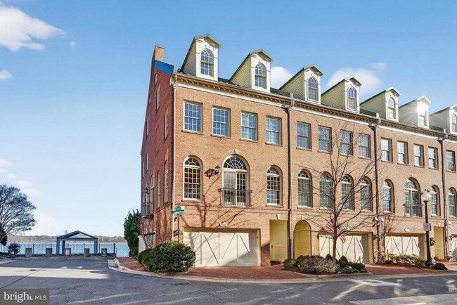 Building Photo - 700 Kahn Pl