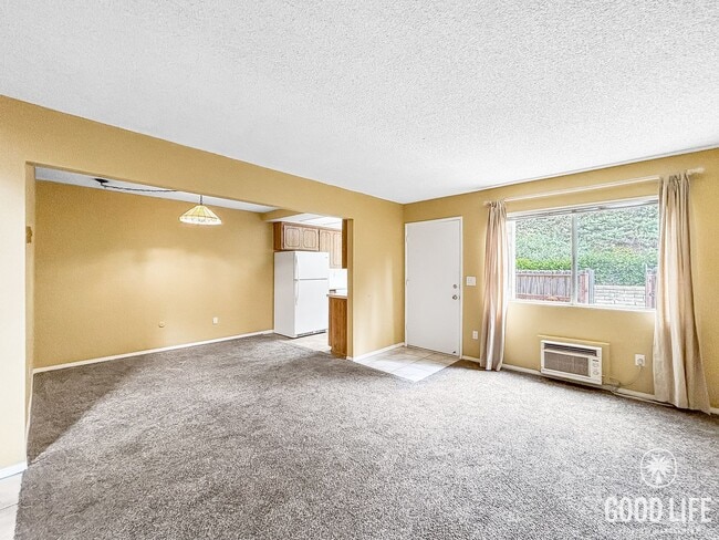 Photo - Spacious 3BD/2.5BA Townhouse in UTC W/ 2-C... Unit 10