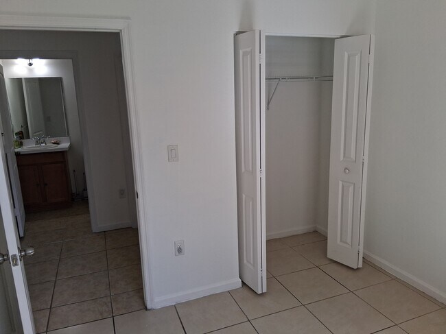 Photo - 24514 SW 115th Ct Unit Apartamento agregado