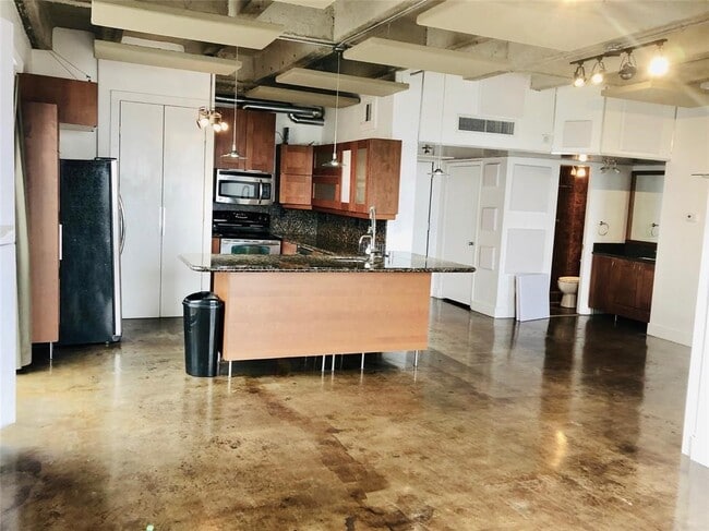 Photo - 2016 Main St Unit 1822