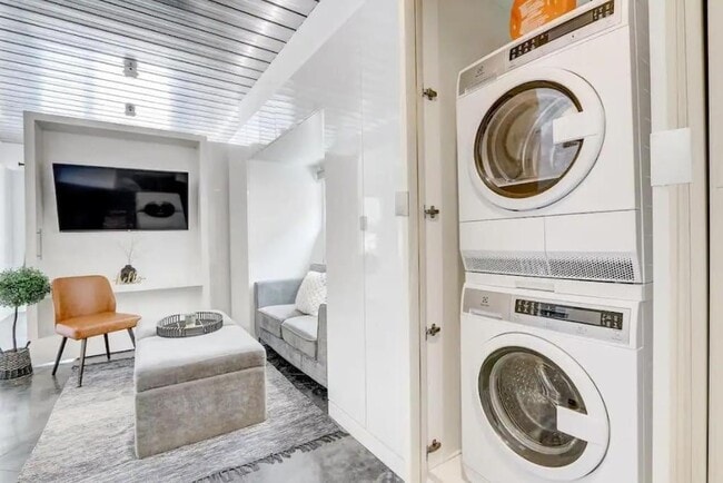 Mikros Smart Suites - FULLY FURNISHED