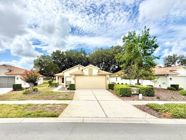 Photo - 240 Center Oak Cir