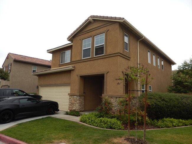 Building Photo - GORGEOUS TWO STORY HOME IN GRANITE HILLS 4...