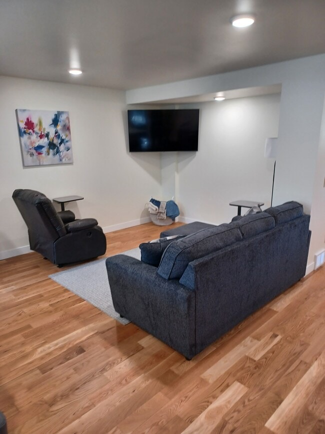 Photo - 514 Farnam St Unit Utilities Included!!