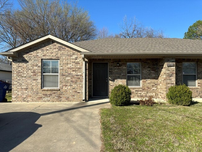 Building Photo - Tulsa St Duplex Unit 2701 #A
