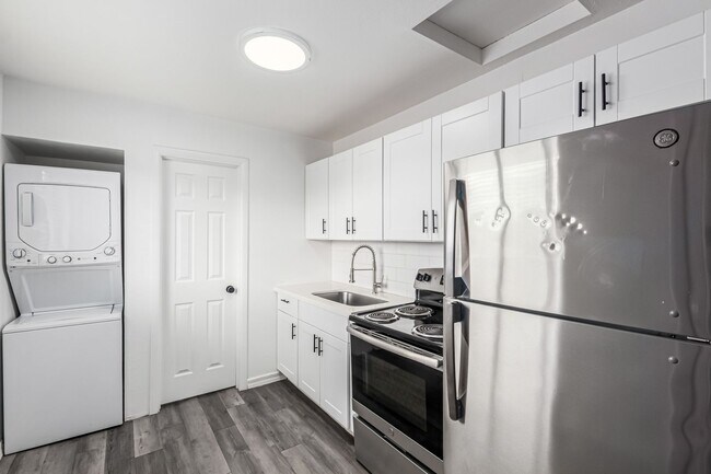 Building Photo - $0 First month rent - Near Grand Canyon University! Unit 5517-15