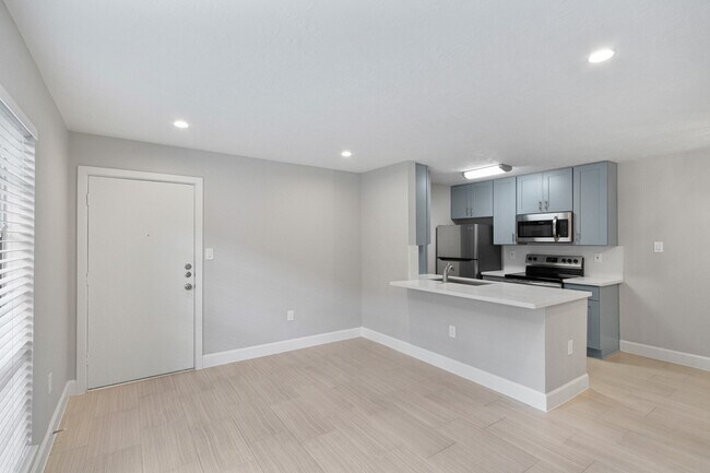 Photo - 2101 Fountain View Dr Unit 4 6