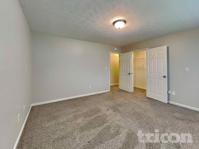 Photo - 1690 Fountain Lk Dr E