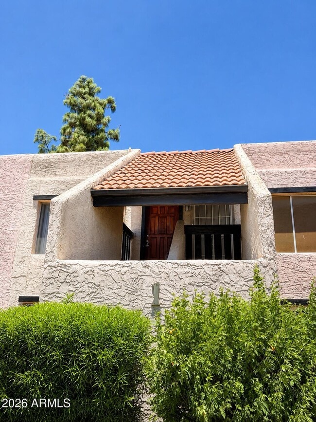 Building Photo - 1927 E Hampton Ave Unit 203