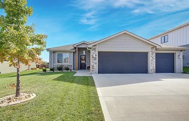 Building Photo - 2617 Chasehire Dr