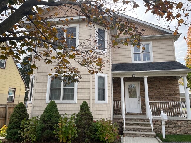 Building Photo - 292 Hemlock Ter Unit 2